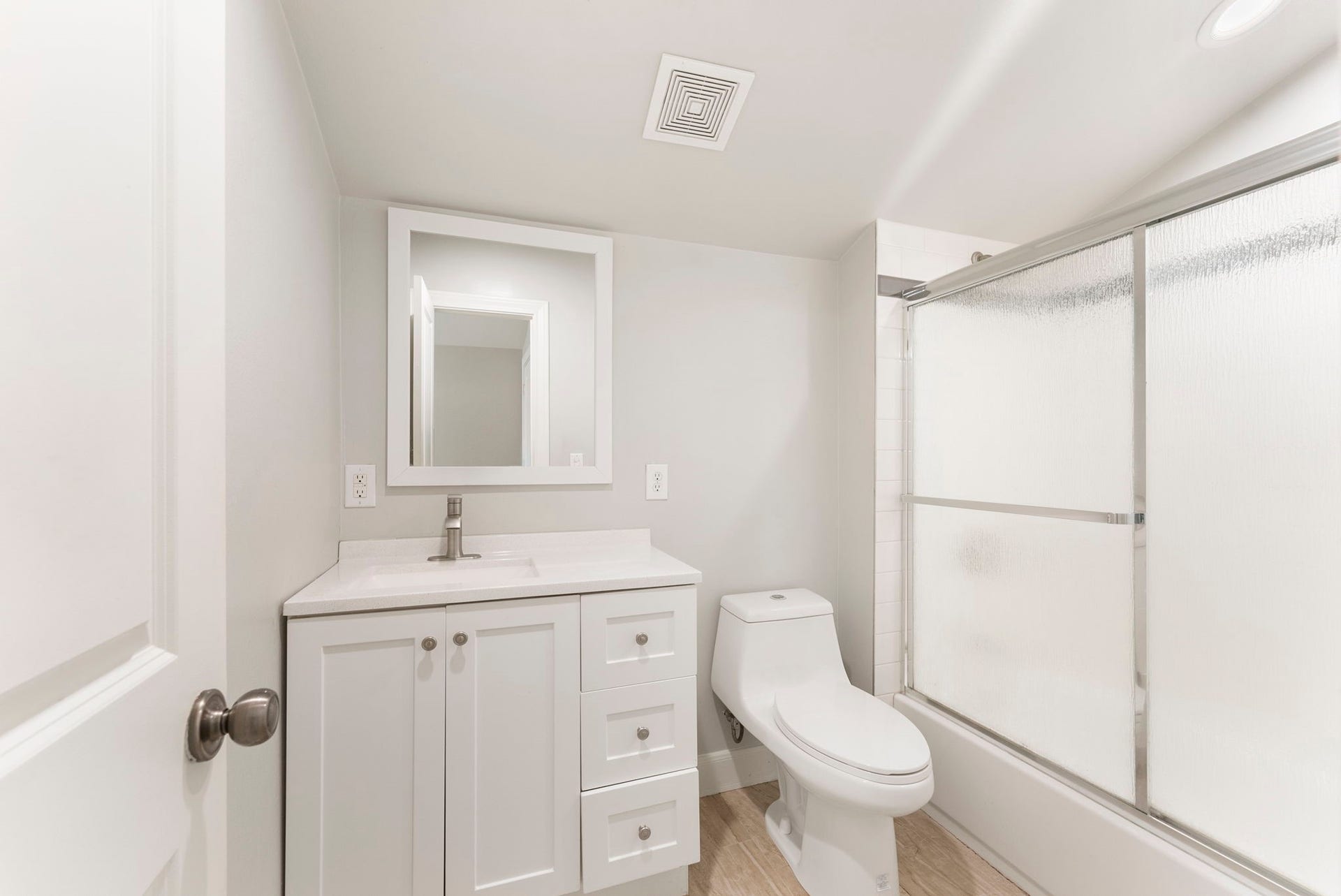 24 Riva Row, Spring, TX 77380 The fourth bedroom has its own en-suite bath with a shaker-style vanity and tub/shower combo.