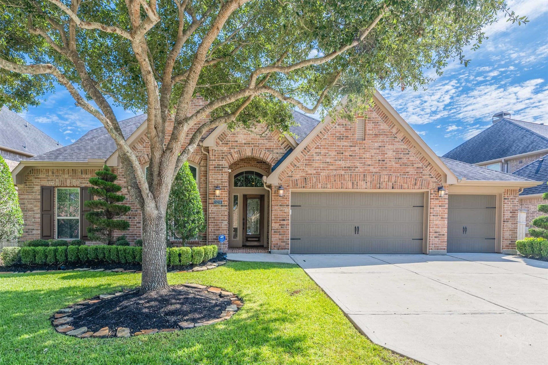 5219 Kenton Place Lane, Fulshear, TX 77441 Elegant 1.5 story Perry home in Cross Creek Ranch offers 4 bedrooms, 3.5 baths & a 3 car garage, framed by mature trees and beautifully manicured landscaping.