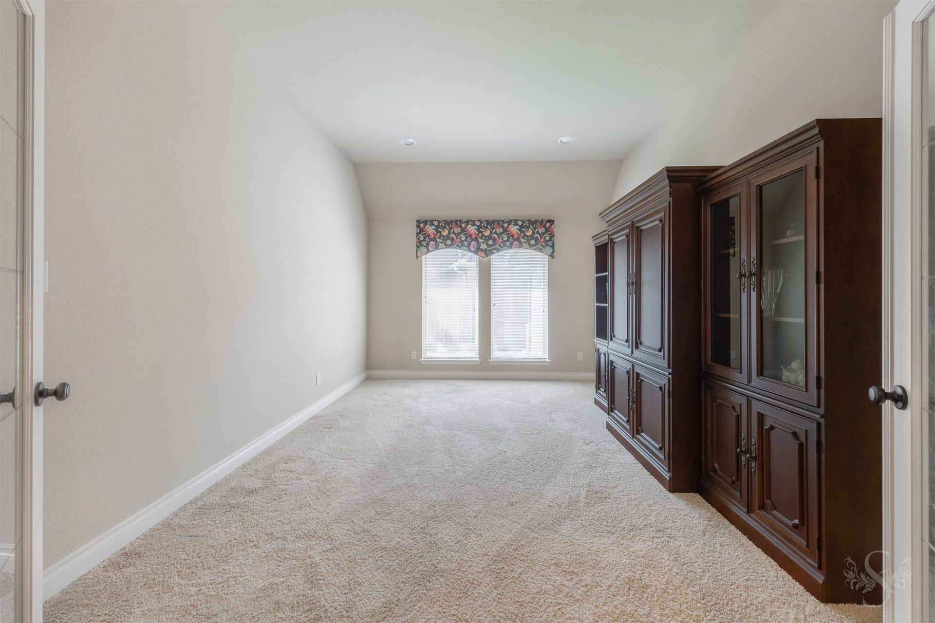 5219 Kenton Place Lane, Fulshear, TX 77441 Glass double doors open to a spacious flex room with soft carpeting, recessed lighting and tall windows that brighten the inviting interior. This versatile space offers endless possibilities for a comfortable sitting room, creative studio or favorite hobbies.