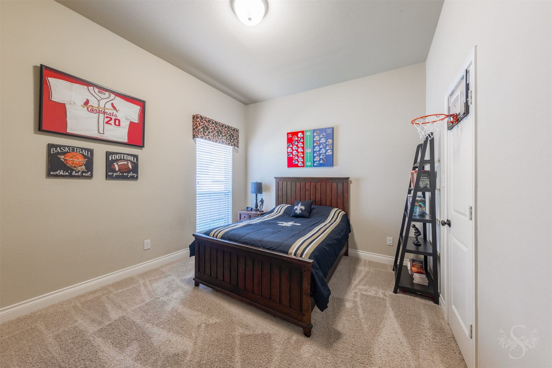 5219 Kenton Place Lane, Fulshear, TX 77441 This generously sized secondary bedroom offers a comfortable retreat with soft carpeting and a soothing neutral palette. The spacious layout provides flexibility for bedroom furniture and a dedicated spot for reading or studying.
