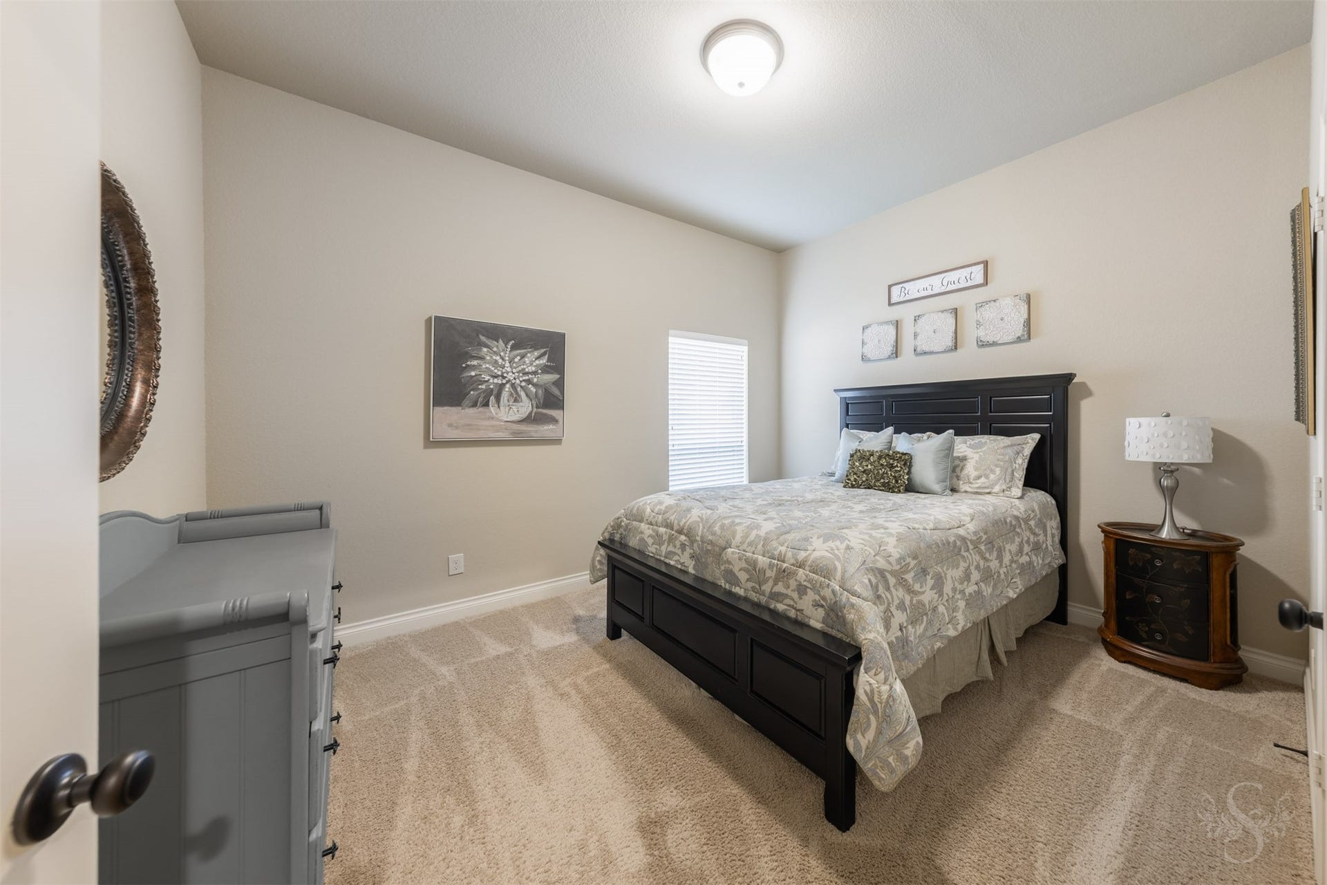 5219 Kenton Place Lane, Fulshear, TX 77441 This spacious secondary bedroom offers a peaceful retreat with soft carpeting and a warm, neutral palette. Generous wall space allows for a variety of furniture arrangements, with room to create a comfortable reading or study area.