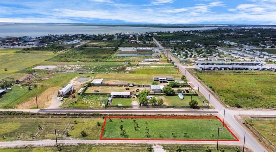 Property photo for 6 Cindy Palmer Lane, Dickinson, TX