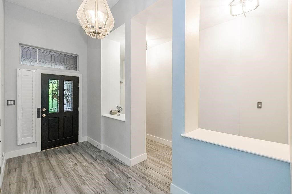 Wonderful split floor plan with beautiful laminate floors and bright colors make this home very inviting