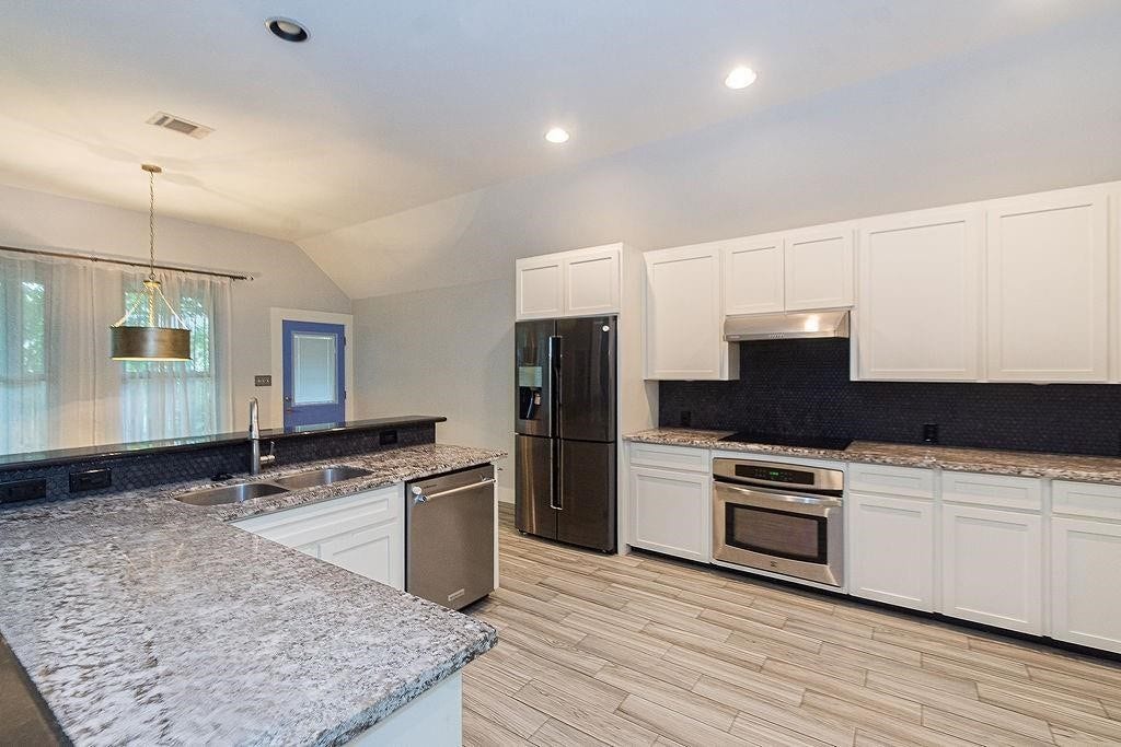 Stainless steal appliances with large counter top space