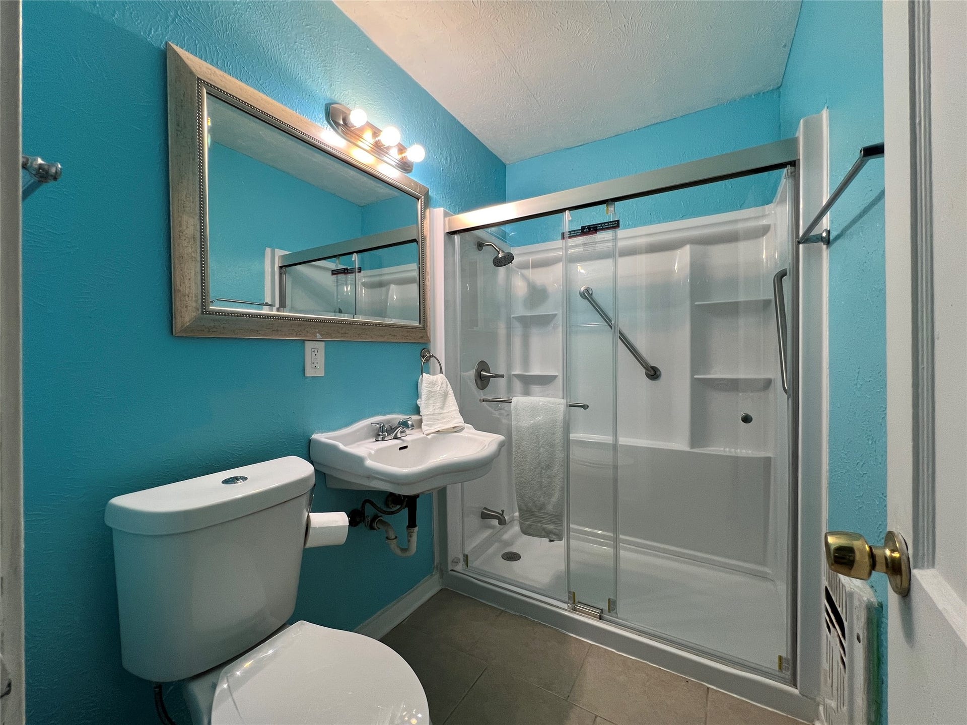 5313 Bataan Road, Houston, TX 77033 5313 Bataan Road, Houston, TX 77033