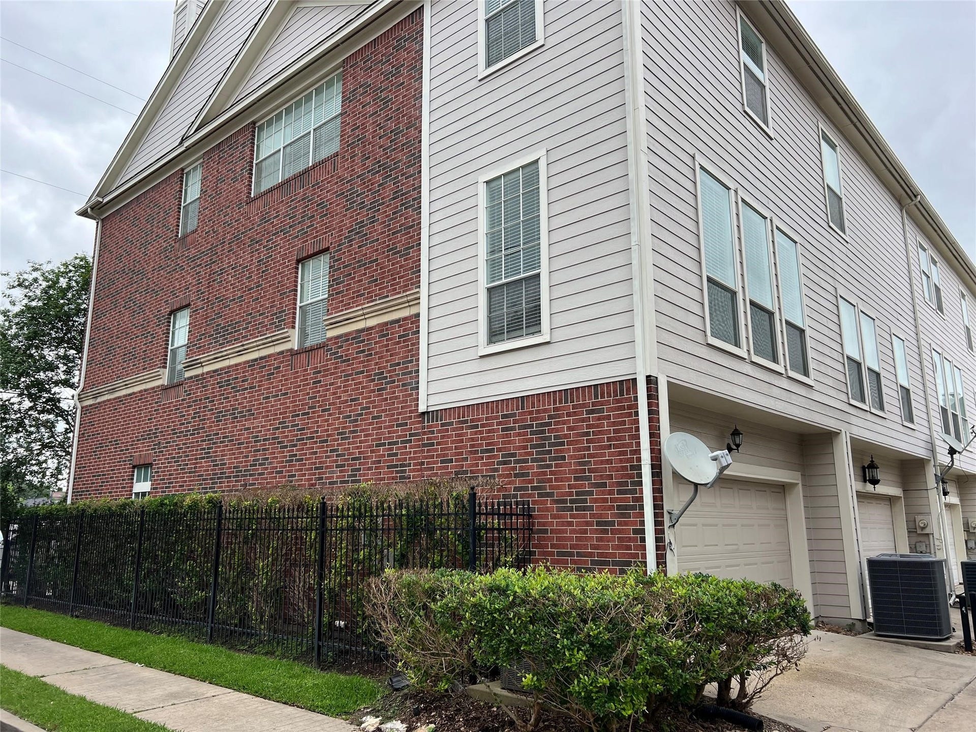 1323 Oneil Street, Houston, TX 77019 1323 Oneil Street, Houston, TX 77019