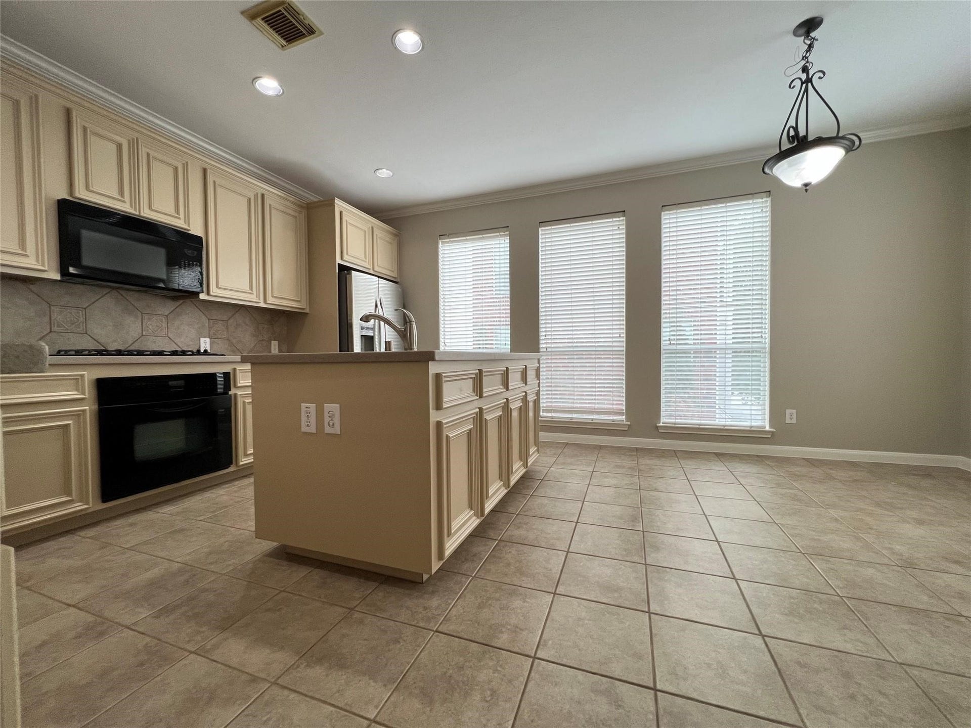 1323 Oneil Street, Houston, TX 77019 1323 Oneil Street, Houston, TX 77019