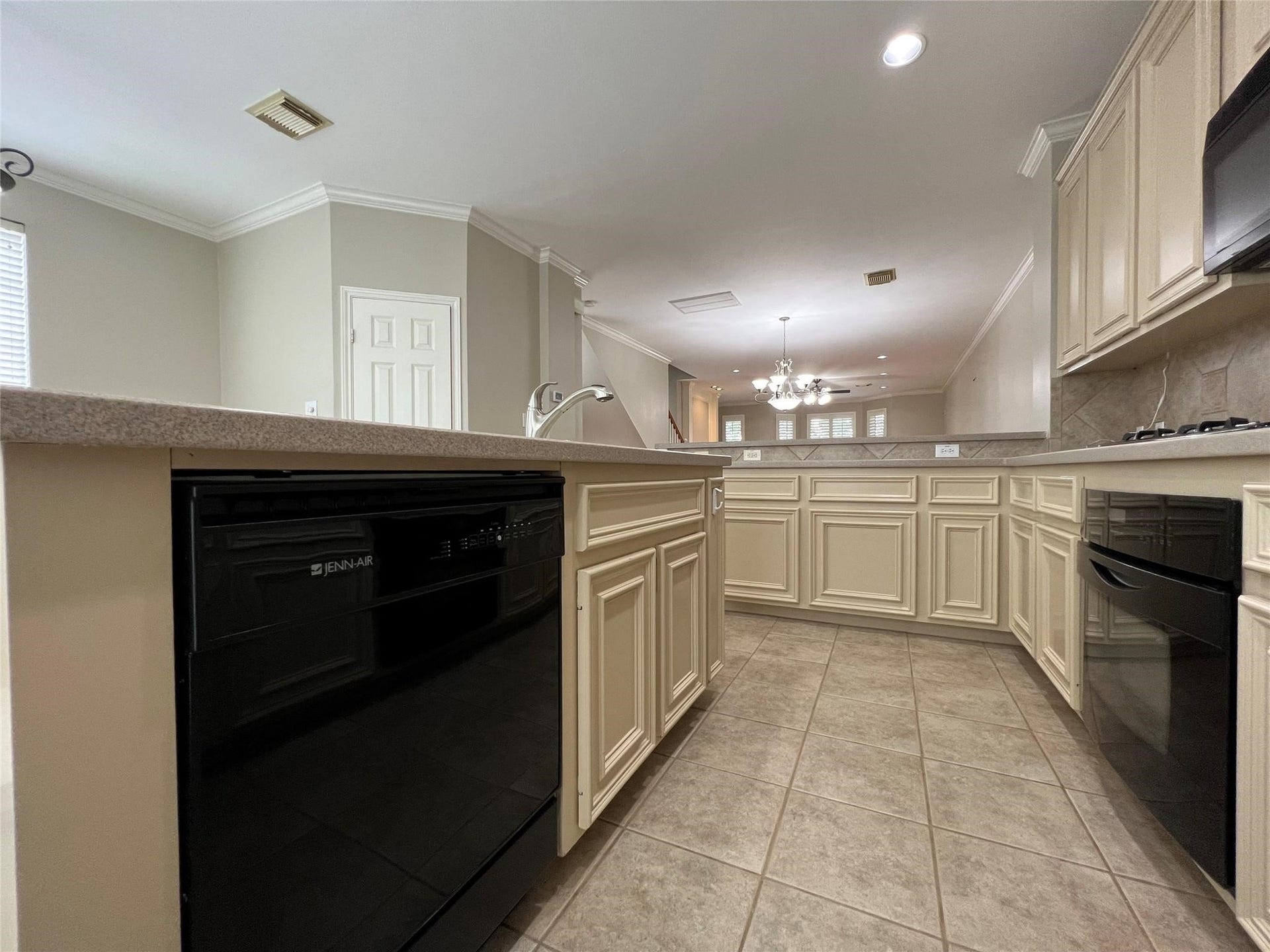 1323 Oneil Street, Houston, TX 77019 1323 Oneil Street, Houston, TX 77019