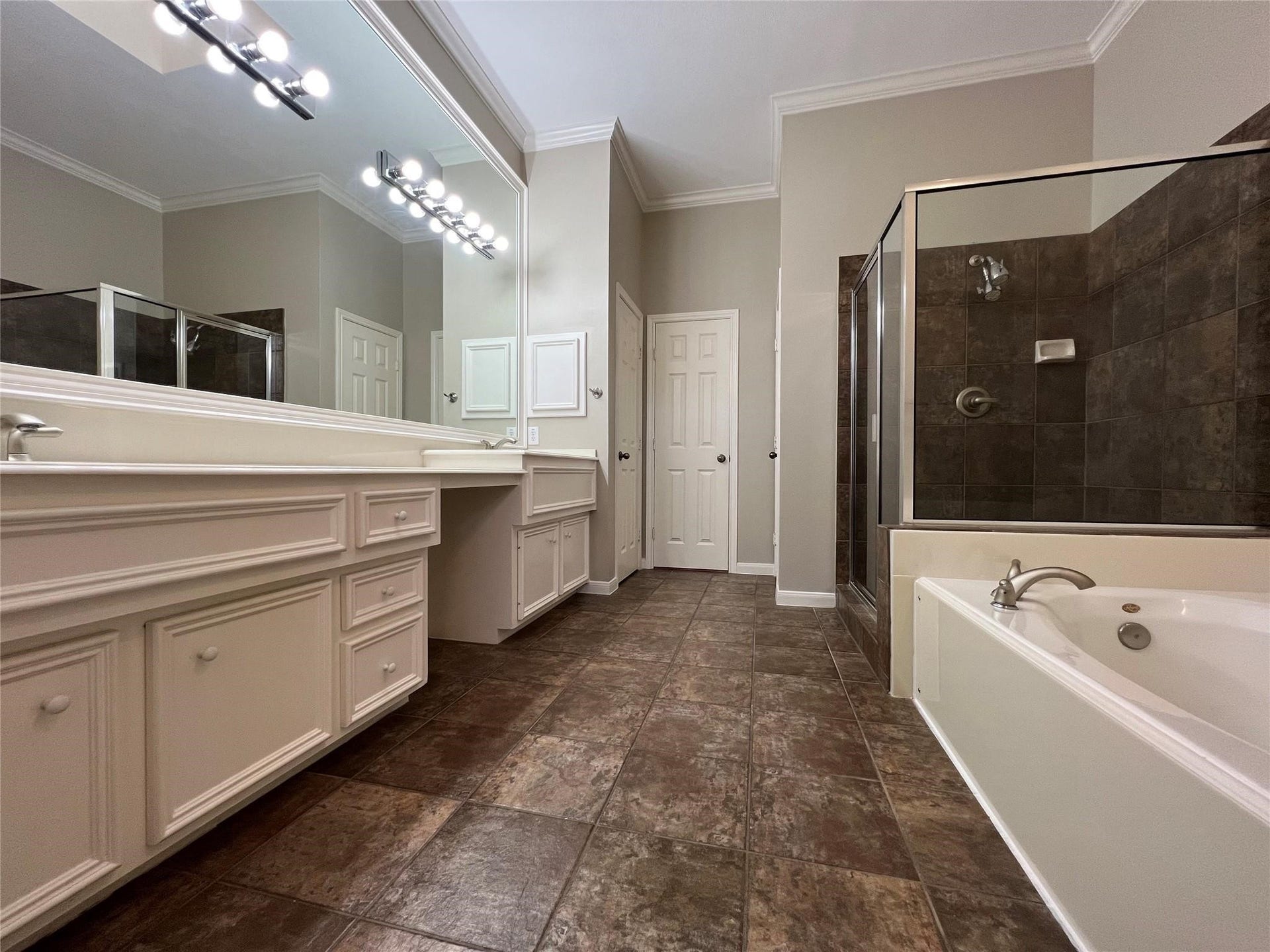 1323 Oneil Street, Houston, TX 77019 1323 Oneil Street, Houston, TX 77019