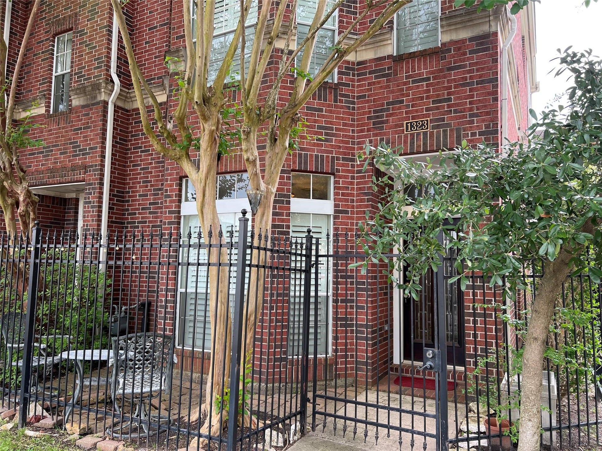 1323 Oneil Street, Houston, TX 77019 1323 Oneil Street, Houston, TX 77019