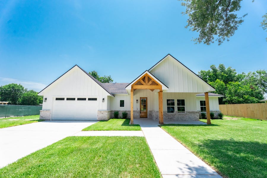 Property photo for 1211 Cherokee Drive, Pasadena, TX