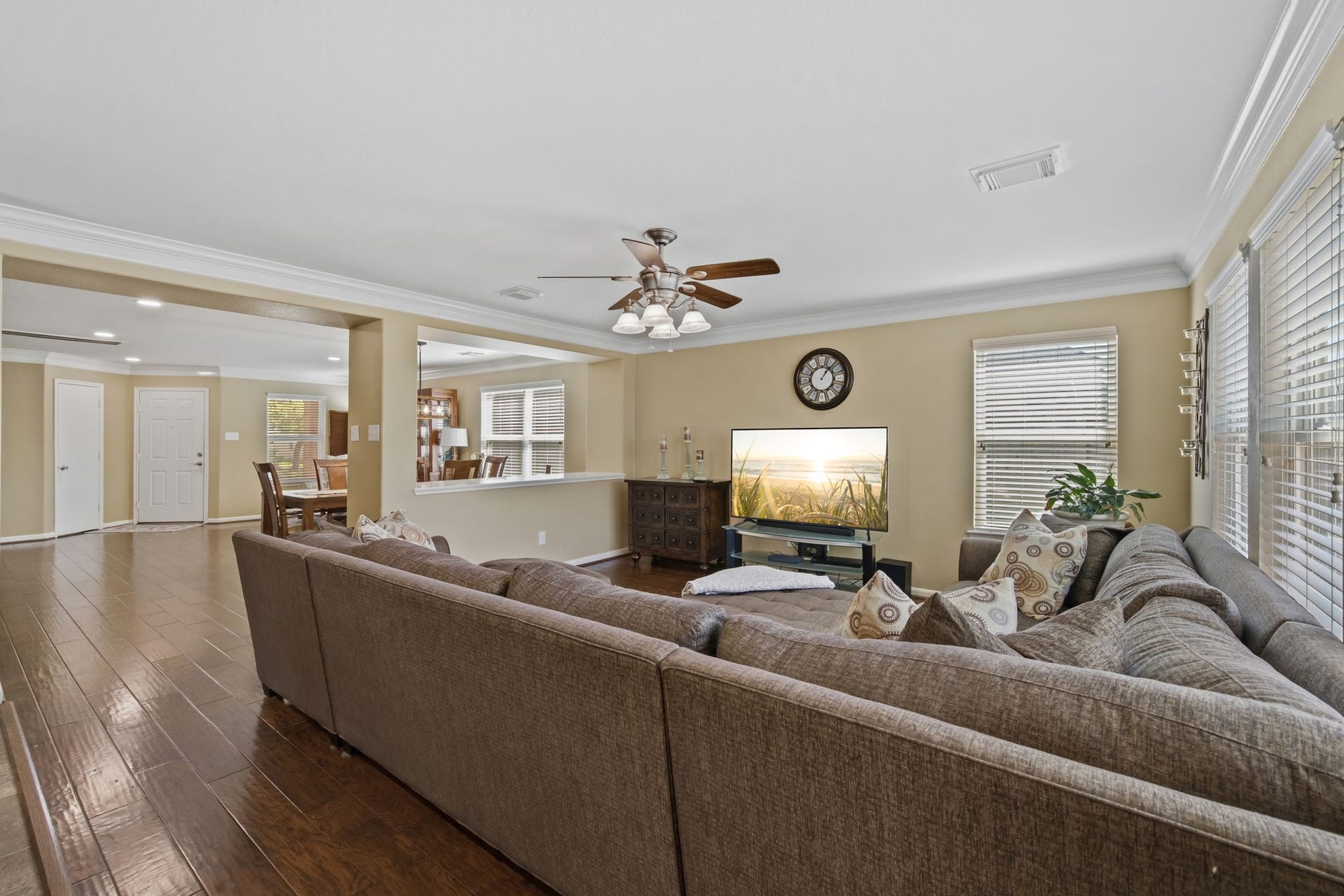 6615 Green Pear Lane, Houston, TX 77049 Living/ Family Room