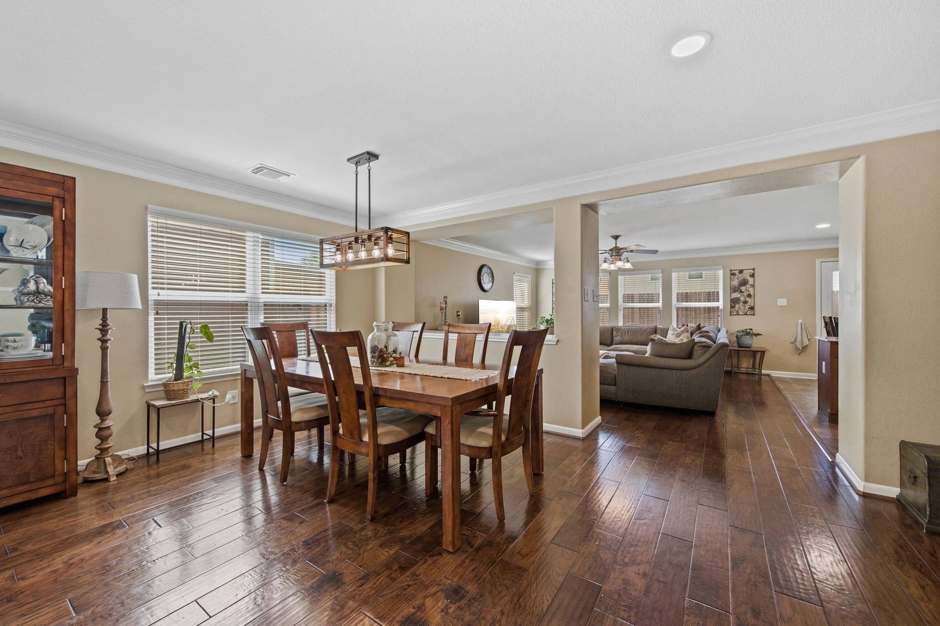 6615 Green Pear Lane, Houston, TX 77049 Dinning