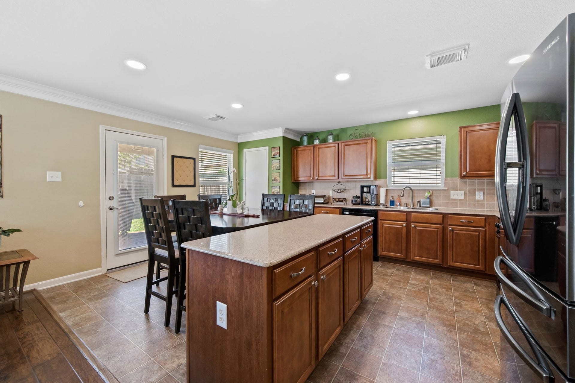 6615 Green Pear Lane, Houston, TX 77049 6615 Green Pear Lane, Houston, TX 77049