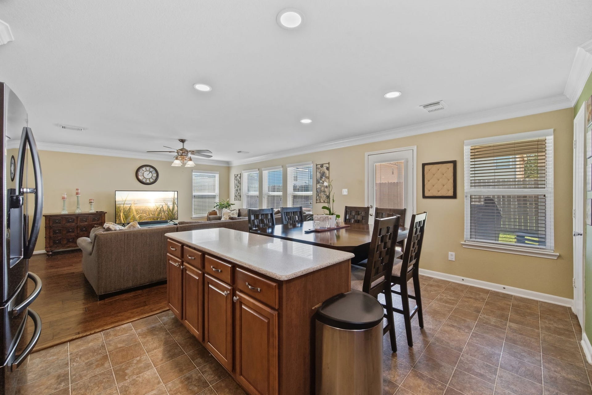 6615 Green Pear Lane, Houston, TX 77049 6615 Green Pear Lane, Houston, TX 77049