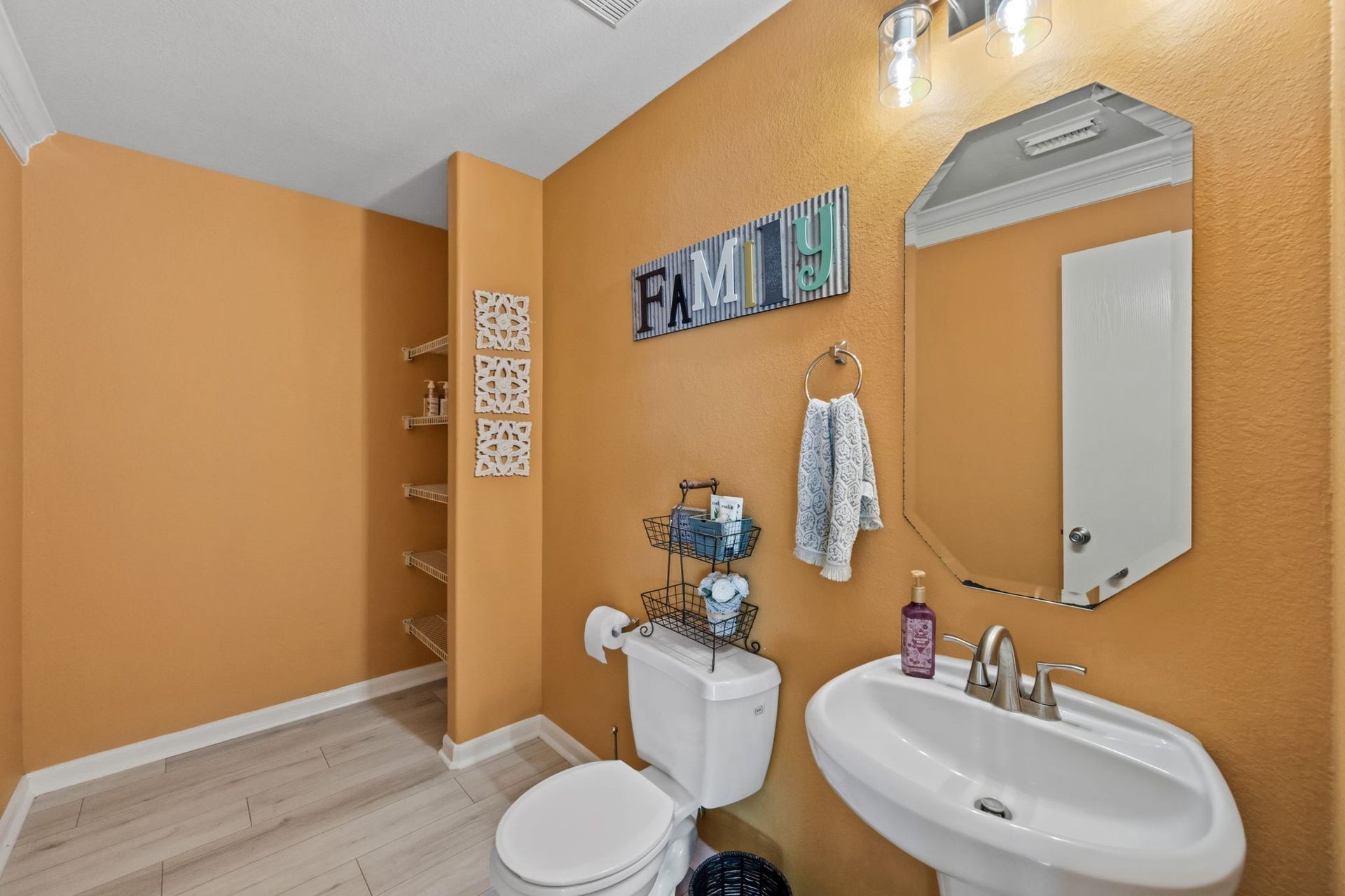 6615 Green Pear Lane, Houston, TX 77049 Half Bathroom Down Stairs