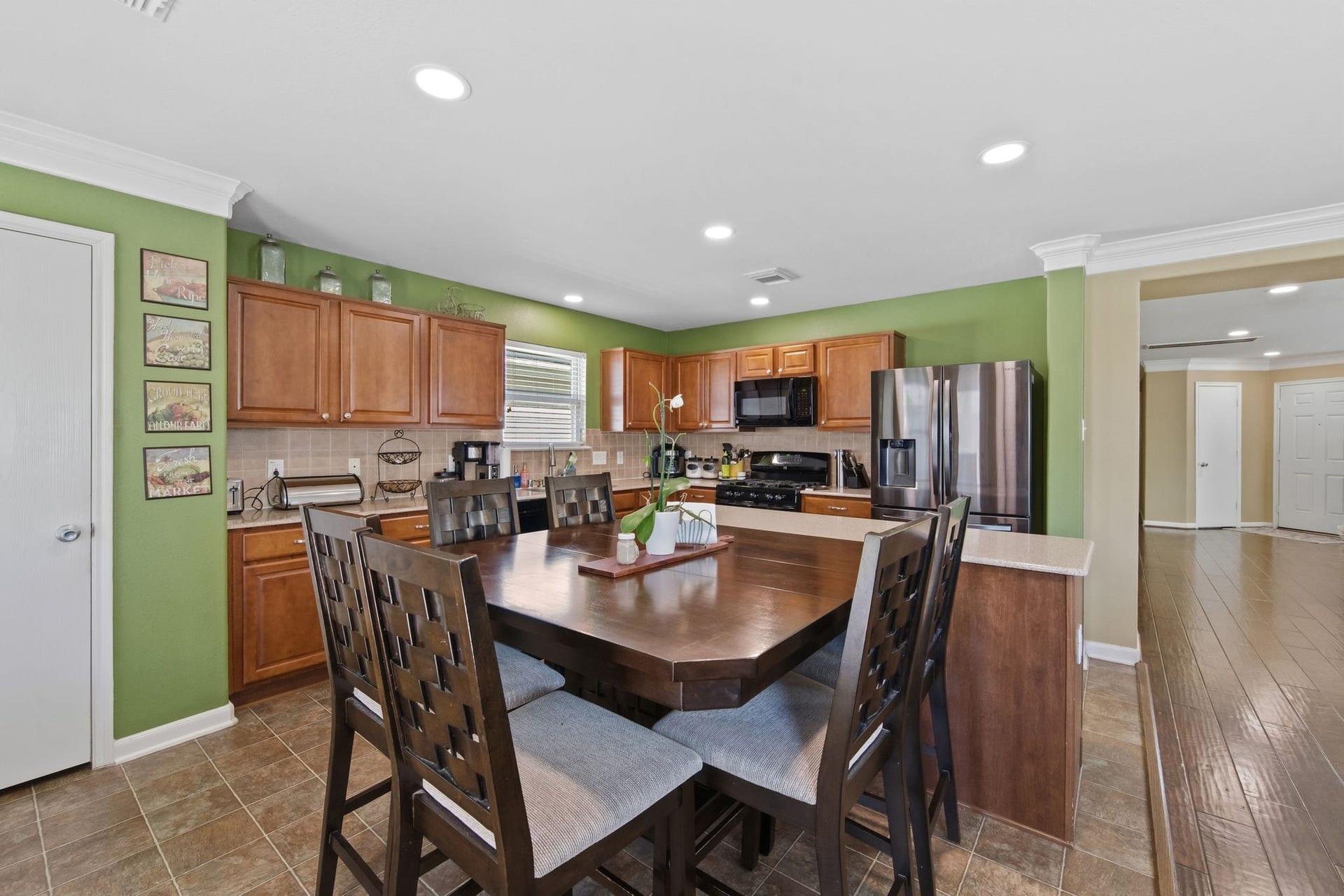 6615 Green Pear Lane, Houston, TX 77049 Breakfast