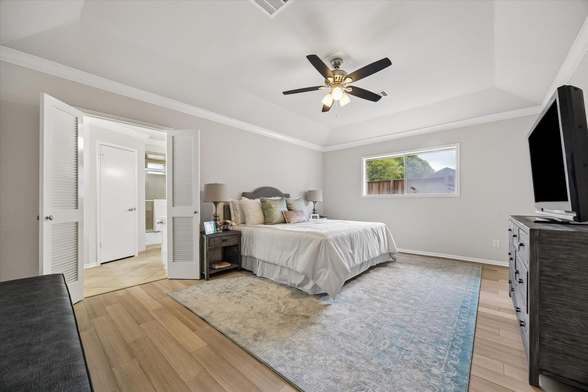 3122 Peach Tree Lane, Missouri City, TX 77459 Another view of the spacious primary bedroom.