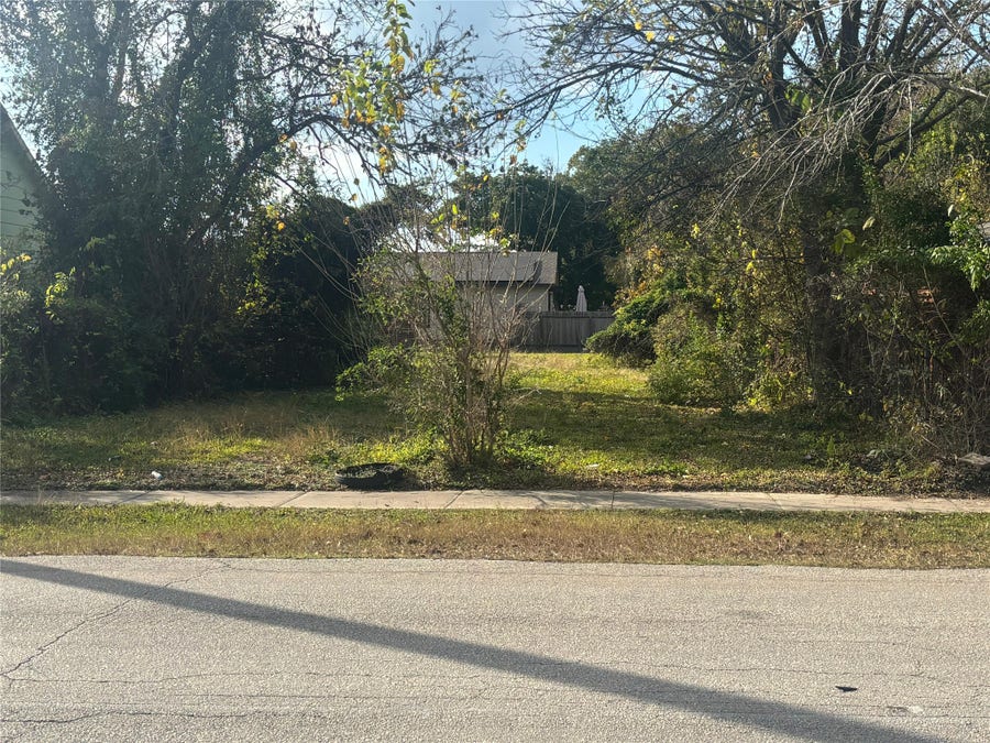 Property photo for 308 Lake Road, La Marque, TX