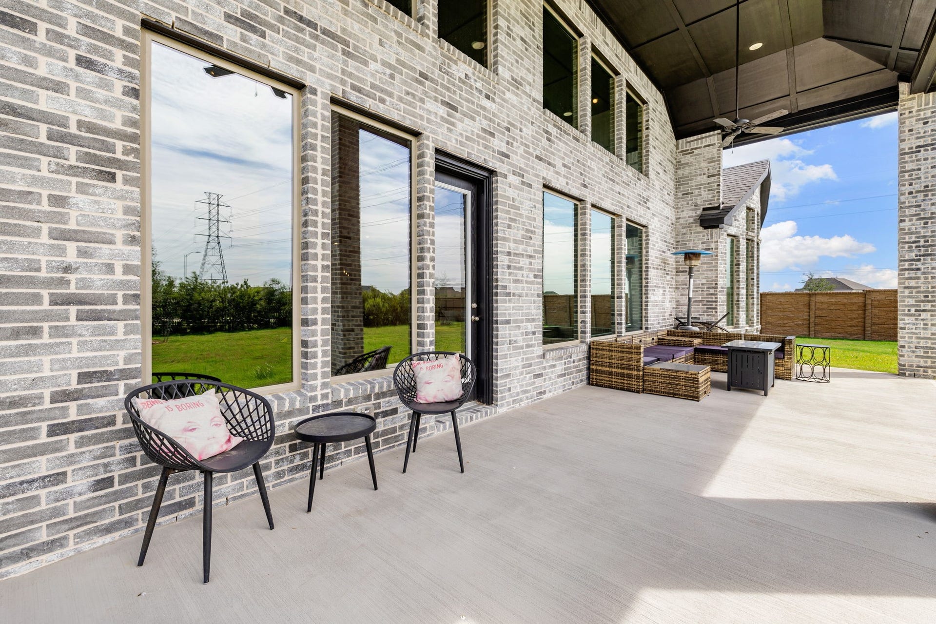 6903 Shoreline View Drive, Katy, TX 77493 Perfect for outdoor relaxation and entertaining!