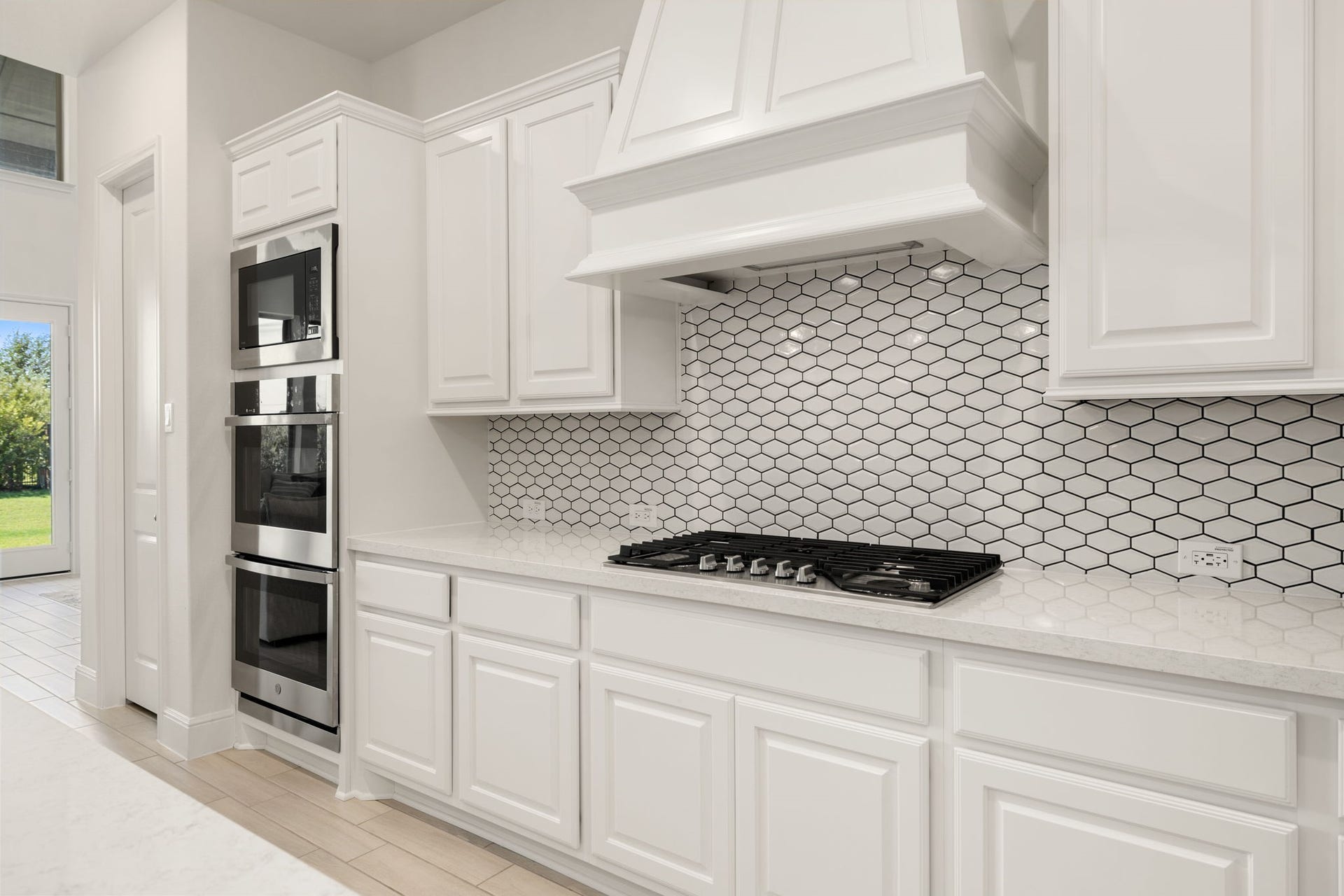 6903 Shoreline View Drive, Katy, TX 77493 Modern, sleek, and contemporary!