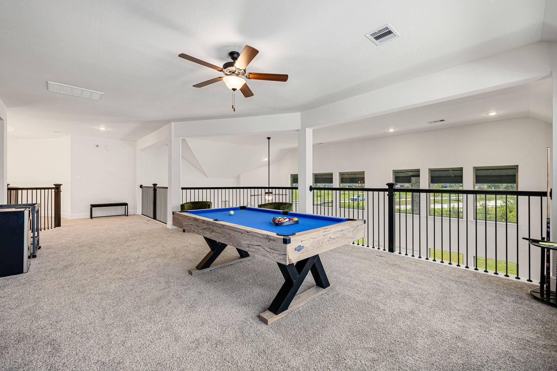 6903 Shoreline View Drive, Katy, TX 77493 Inviting space perfect for entertaining!