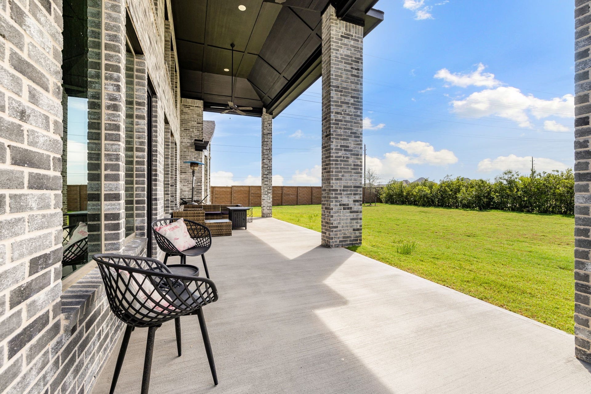 6903 Shoreline View Drive, Katy, TX 77493 Expansive covered patio!
