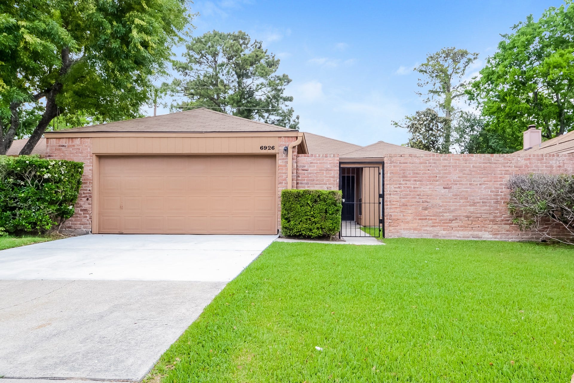 6926 Bullinger Drive, Spring, TX 77379
