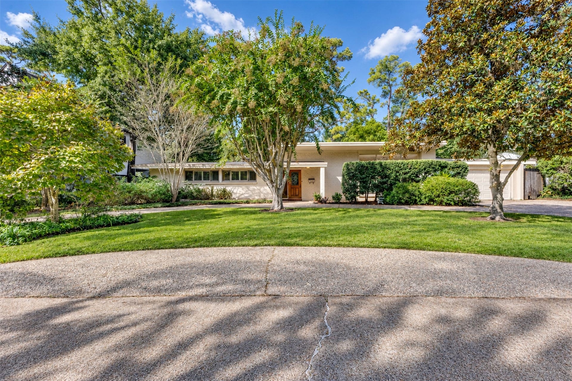 513 Ripple Creek Drive, Houston, TX 77024