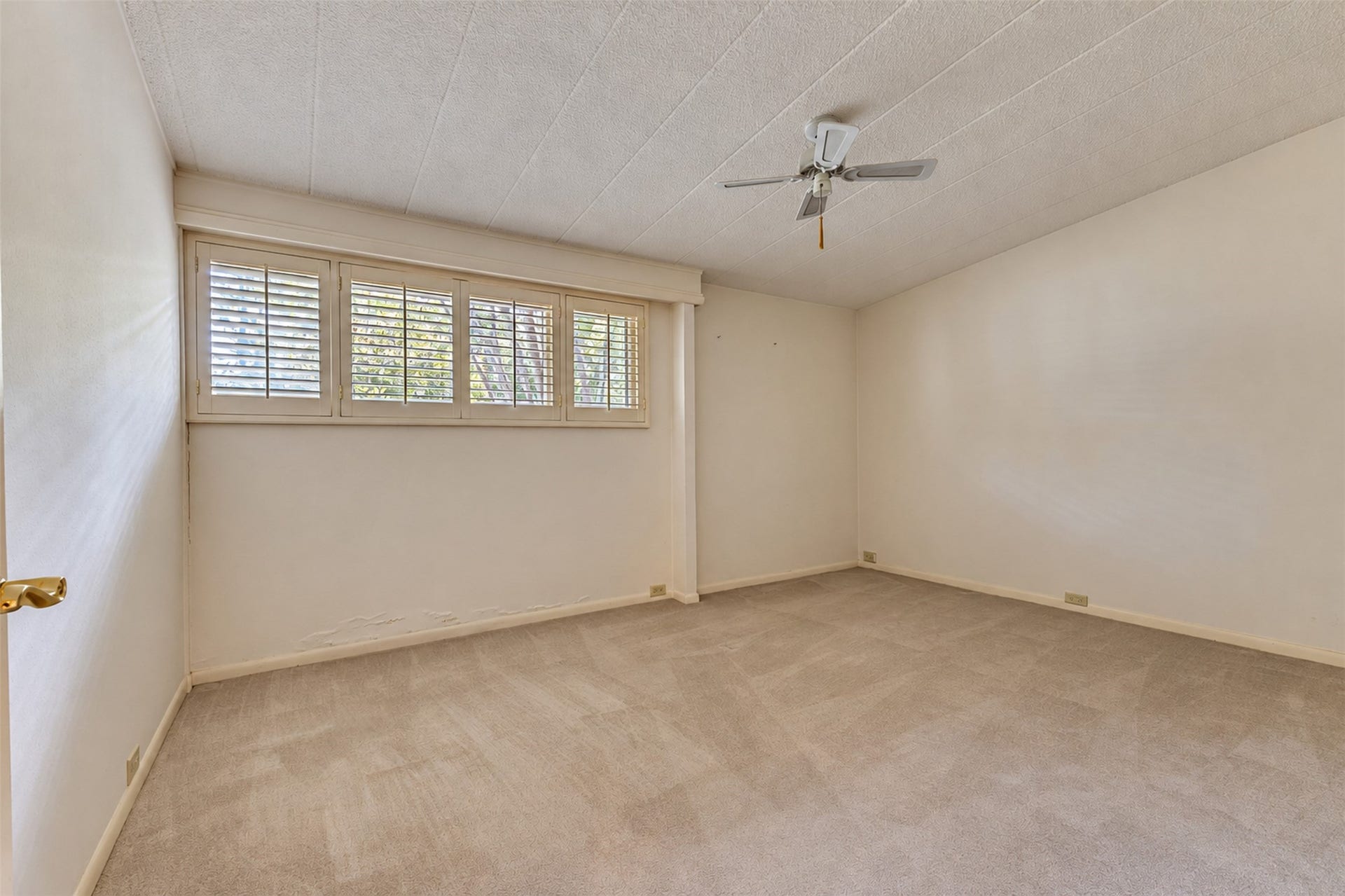 Secondary bedroom