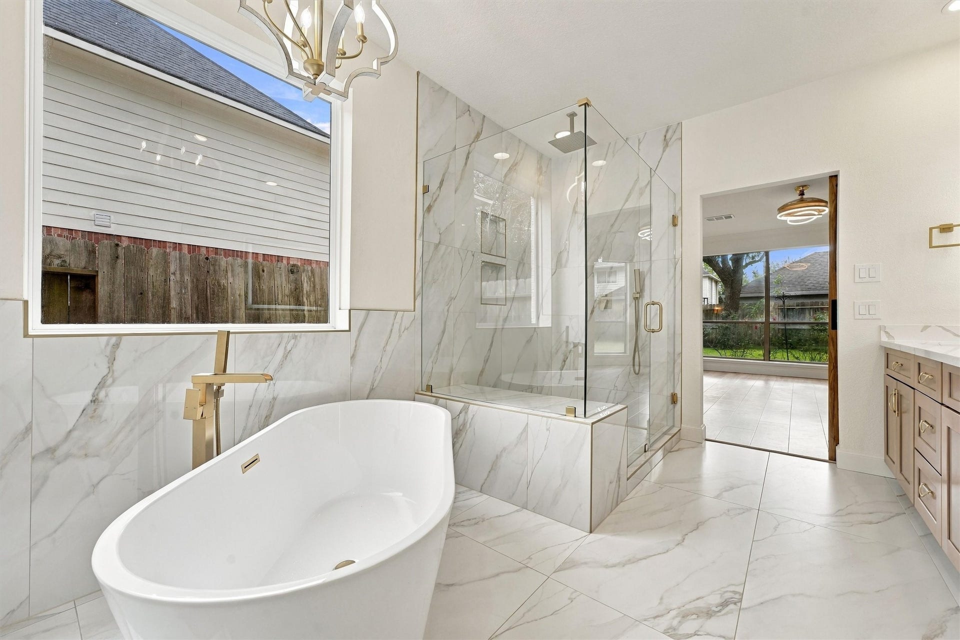 22415 Elizabeth Place Court, Katy, TX 77494 soaking tub and oversized seperate shower