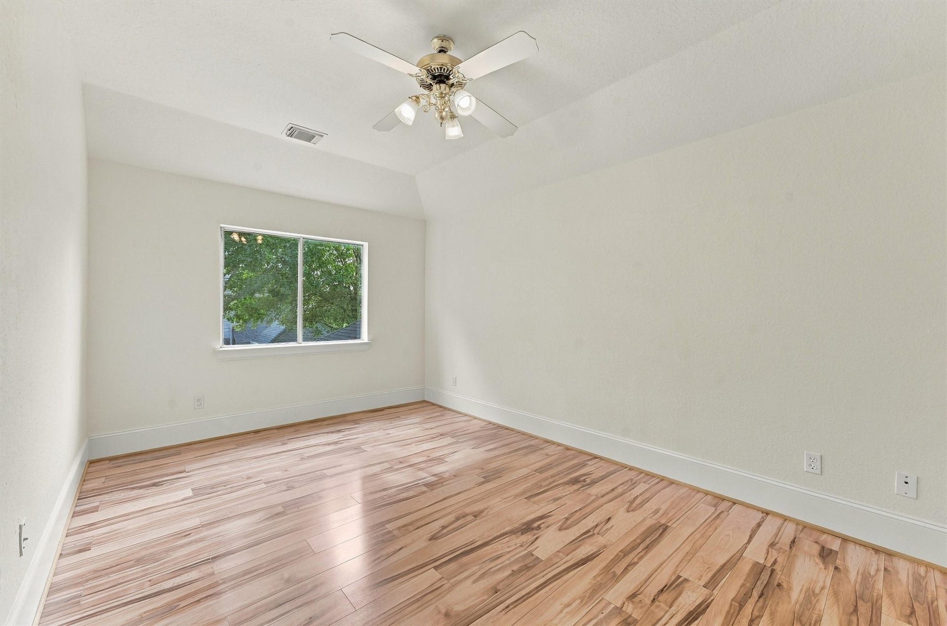 22415 Elizabeth Place Court, Katy, TX 77494 Second floor - Fifth bedroom with vaulted ceiling and wood floors.