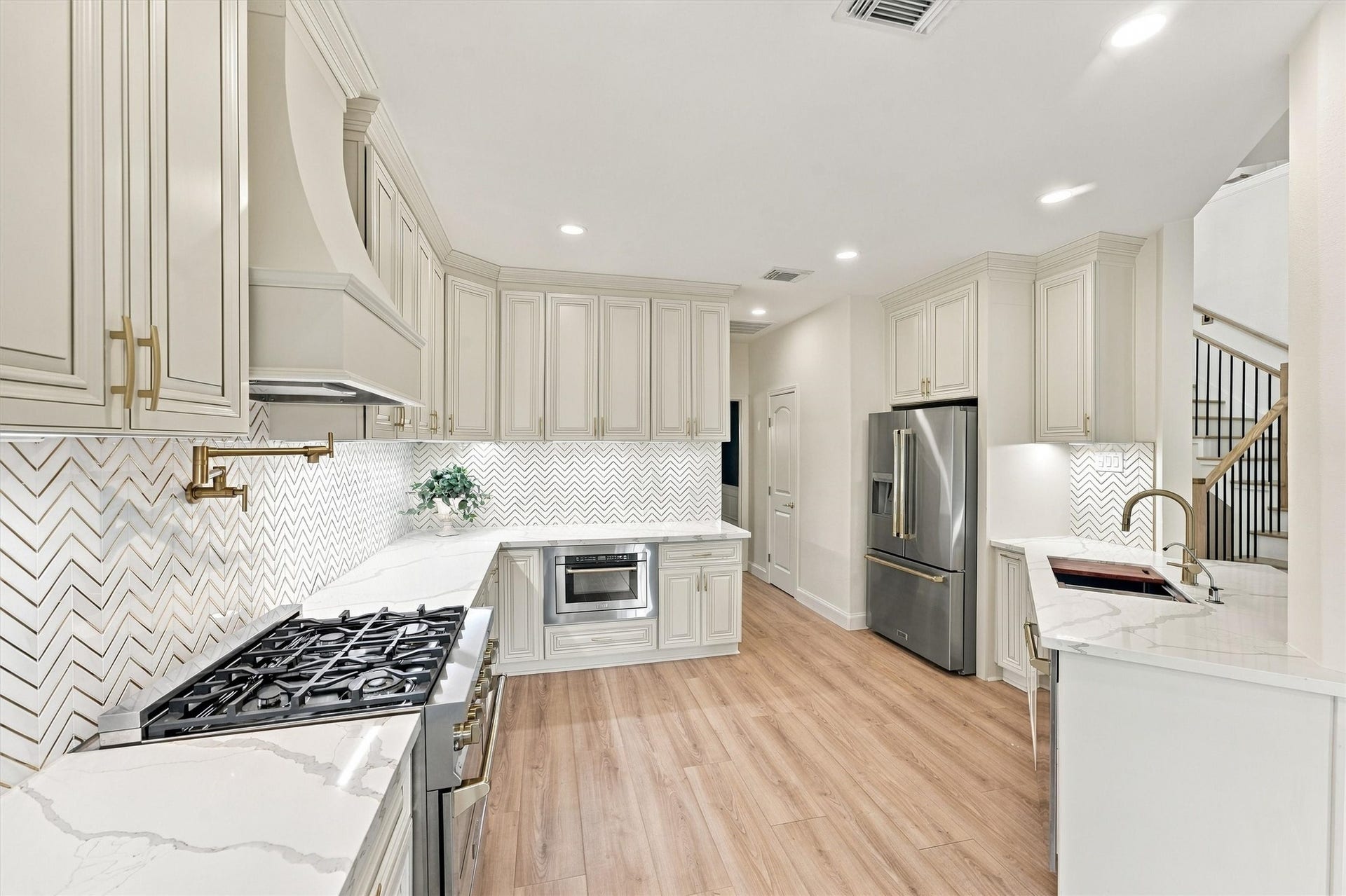 22415 Elizabeth Place Court, Katy, TX 77494 Z-line stainless steel appliances