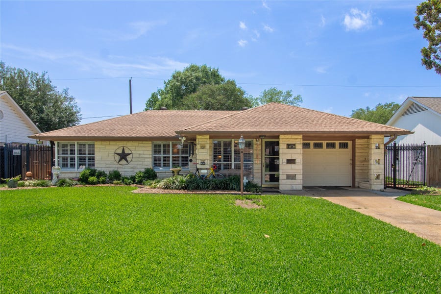 Property photo for 2107 Bron Holly Drive, Houston, TX