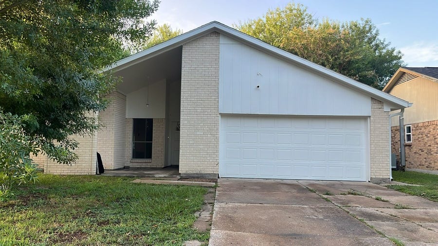 Property photo for 4207 Comanche Street, Pasadena, TX