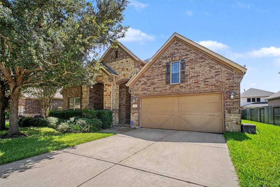Property photo for 296 Westwood Drive Drive, League City, TX