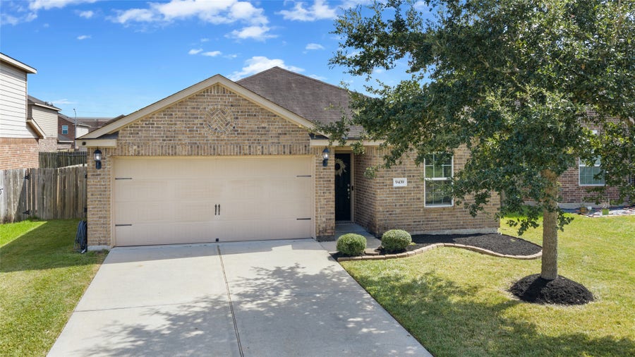 Property photo for 9439 Gold Mountain Drive, Rosharon, TX