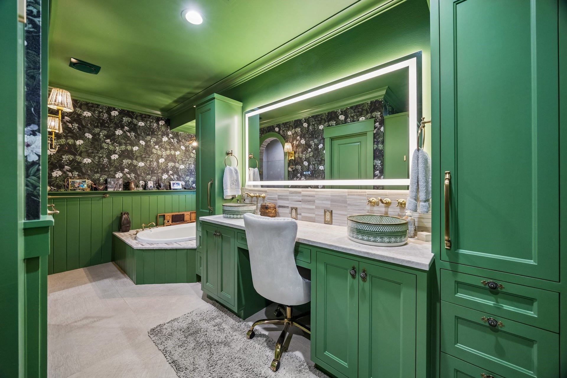 542 Granberry Street, Houston, TX 77007 Vanity Dream.