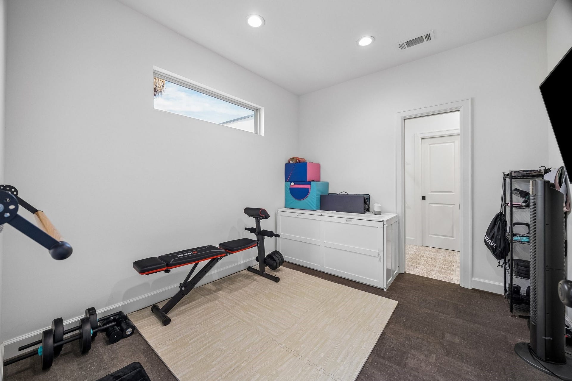 542 Granberry Street, Houston, TX 77007 Extra room built as gym/office