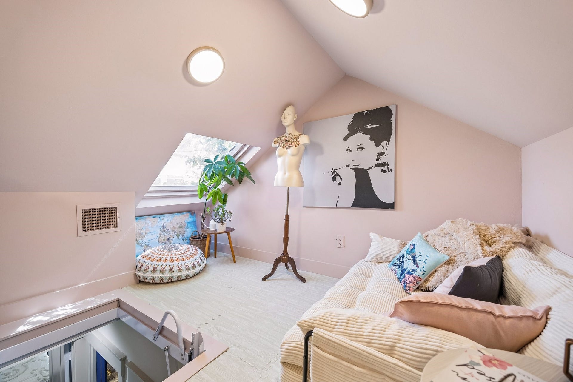 542 Granberry Street, Houston, TX 77007 The attic was transformed into a playroom/office. Possibilities are endless.