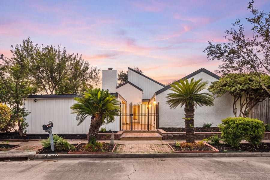 Property photo for 11003 Bellbrook Drive, Houston, TX