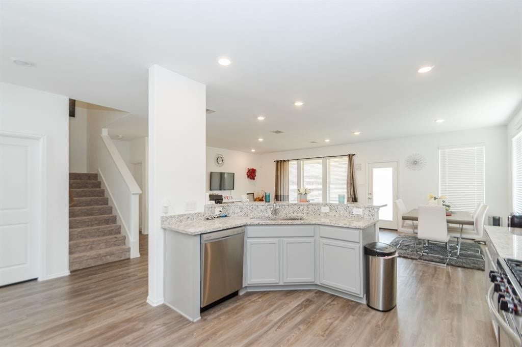 5007 Dunstable Manor Lane, Fresno, TX 77583 5007 Dunstable Manor Lane, Fresno, TX 77583