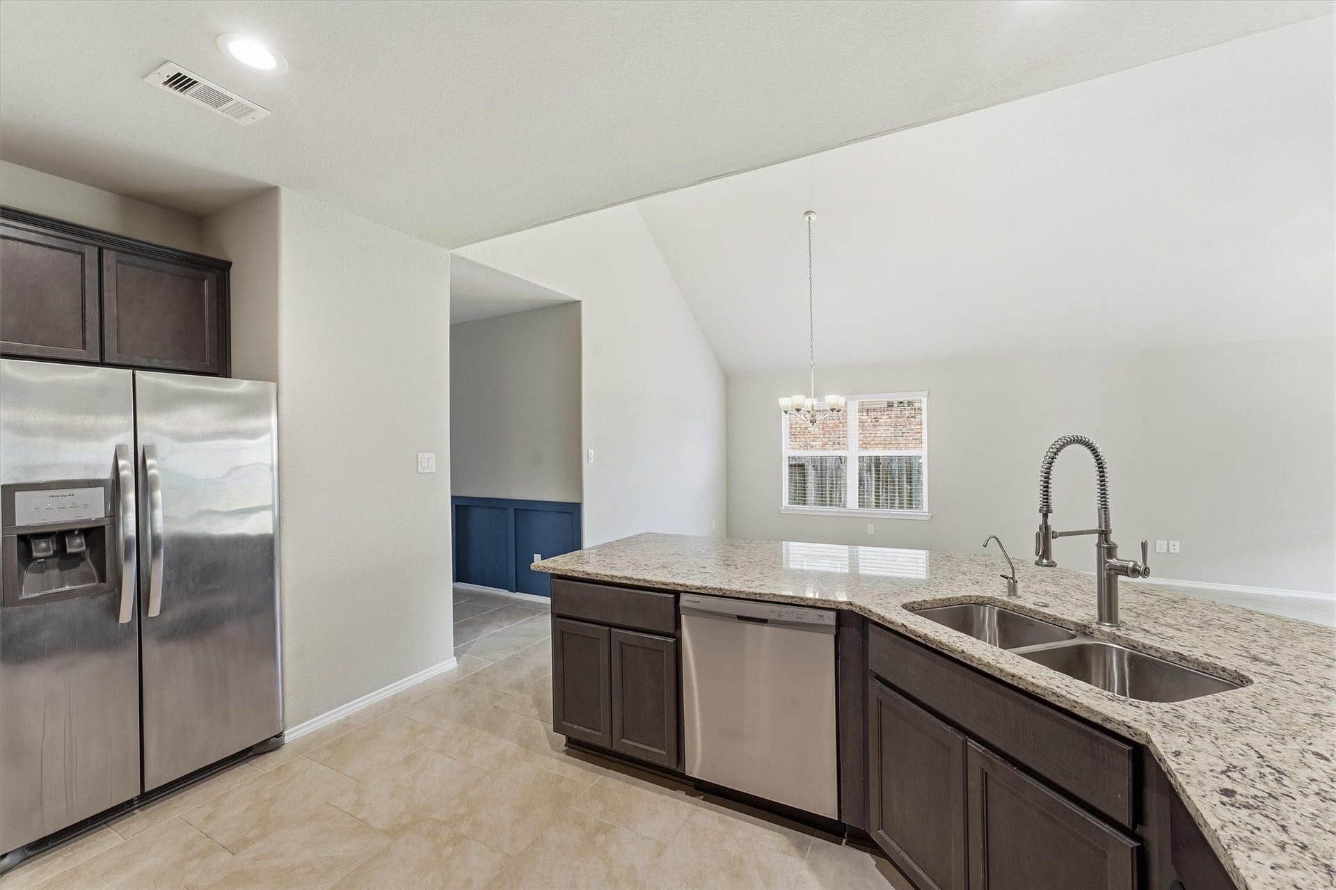 22093 Sun Haven Lane, Porter, TX 77365 Stainless appliances.