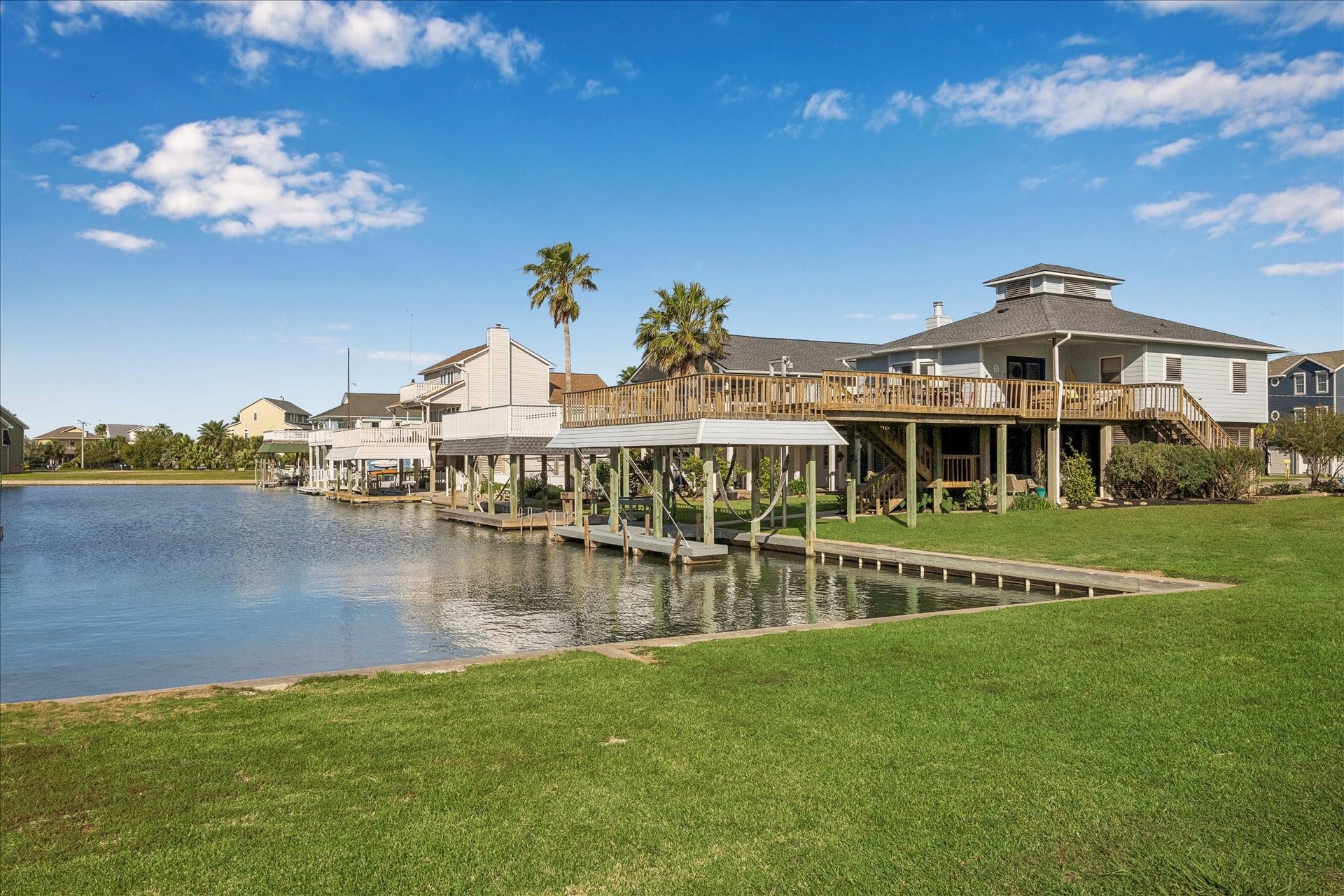 1007 Tiki, Tiki Island, TX 77554 EXCESS LAND Included in purchase price