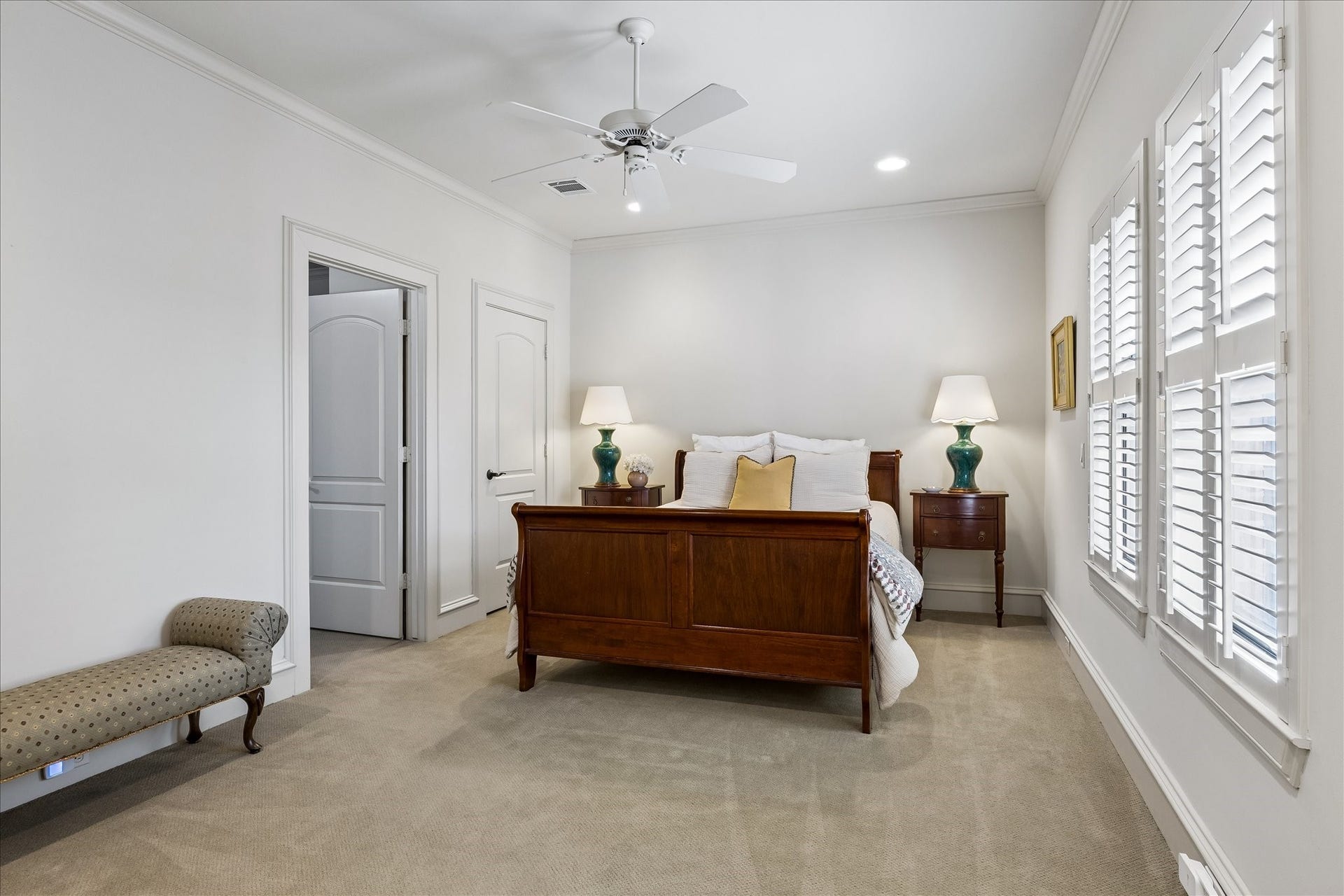 4037 Dumbarton Street, Houston, TX 77025 Spacious secondary bedroom #3 features a shared bath with secondary bedroom #4 (currently being used as a gym). This bedroom #3 also has a private space currently used as a study. This "suite" of rooms gives the owner flexibility for a mother-in-law space or nanny space or an older child home for a long visit space!