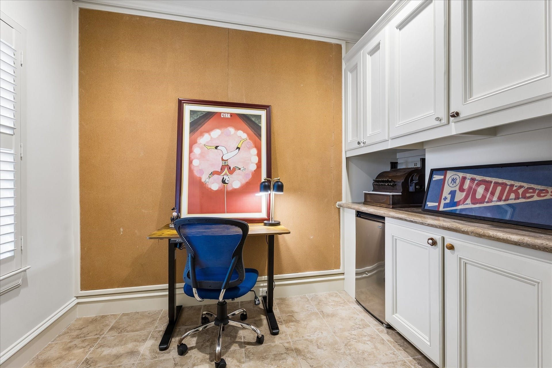 4037 Dumbarton Street, Houston, TX 77025 A charming art/flex space with a coffee bar opens to the enormous game room and offers plenty of storage cabinetry.