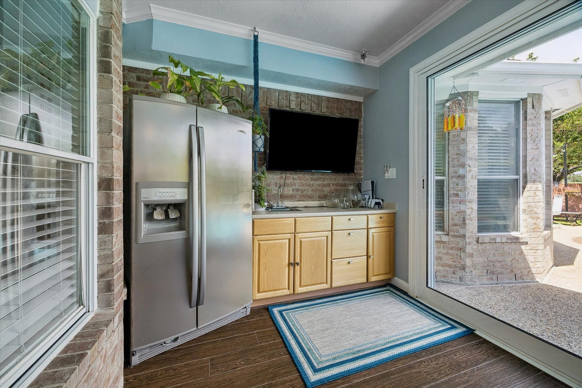 11615 Agate Canyon Lane, Houston, TX 77095 The sun room also includes a wet bar.