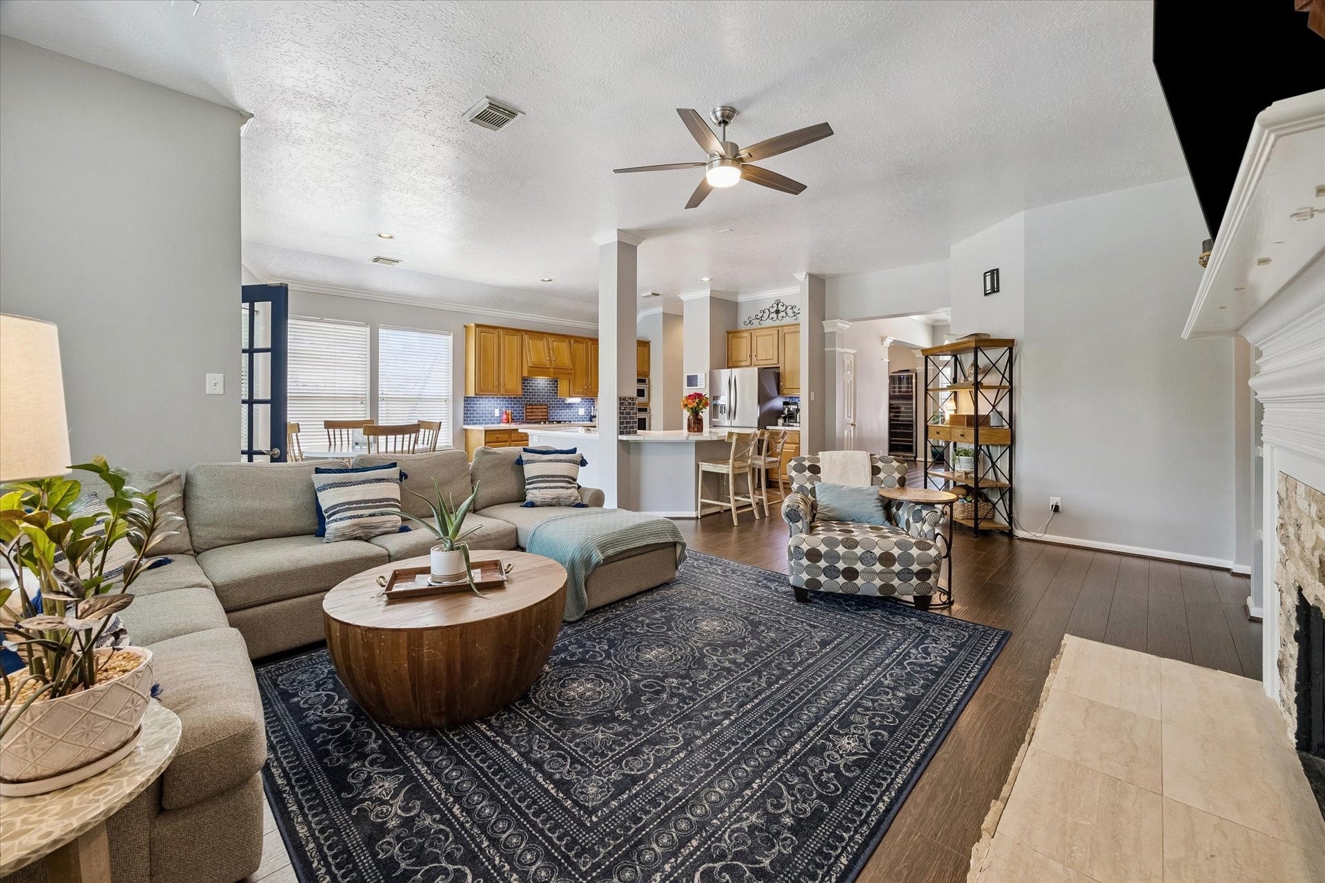 11615 Agate Canyon Lane, Houston, TX 77095 Another view of the open-concept, kitchen-living room combo.