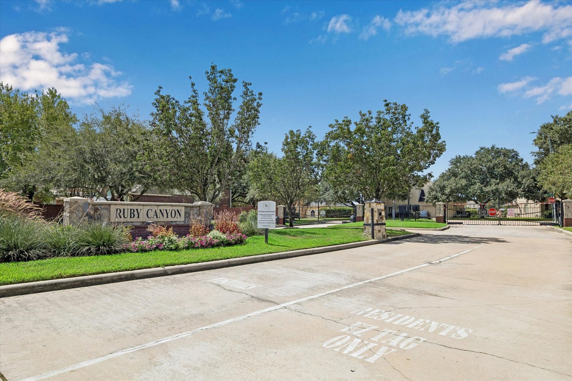 11615 Agate Canyon Lane, Houston, TX 77095 Ideally located in the gated, Ruby Canyon, section of Stone Gate.