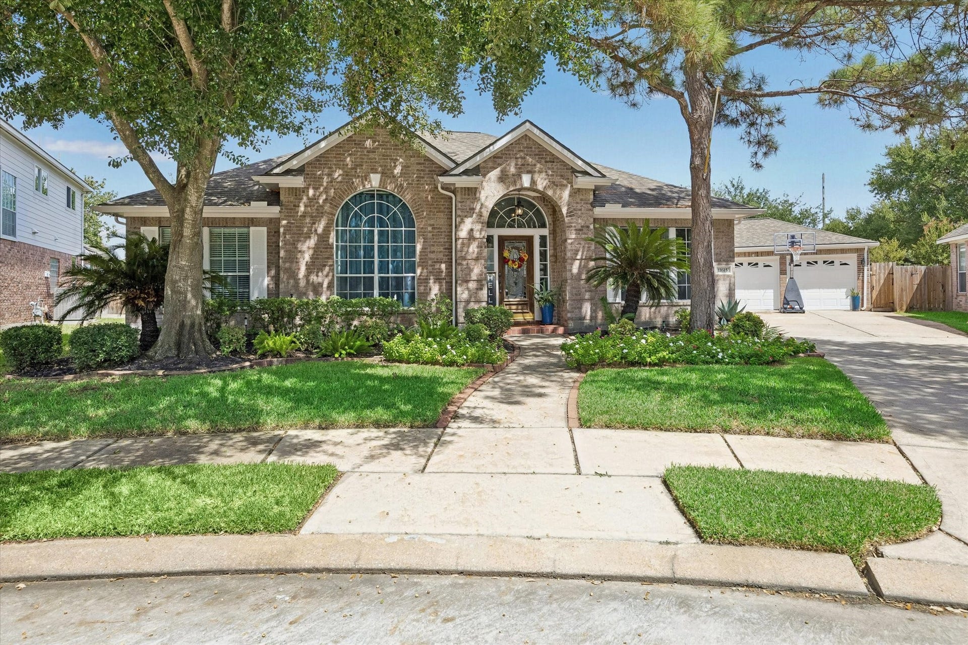 11615 Agate Canyon Lane, Houston, TX 77095 Located on a prime cul-de-sac, corner lot.